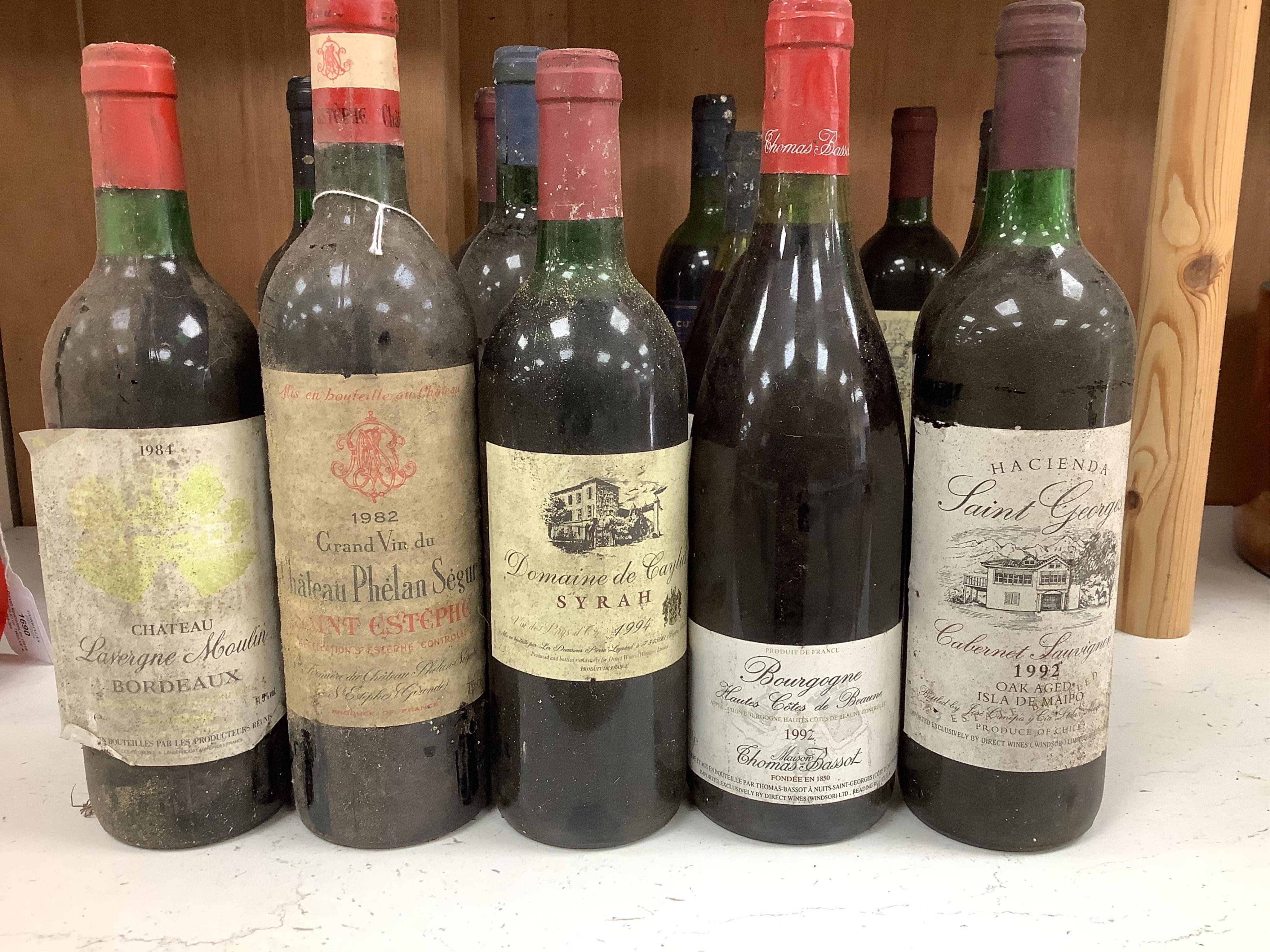 Fifteen various bottles of red wine to include Bourgogne Hautes Cotes de Beaune 1992, Castillo De Maluenda 1994, Hacienda San Carlos Cabernet Sauvignon & Malbec 1995 etc. Condition - externally poor, storage unknown